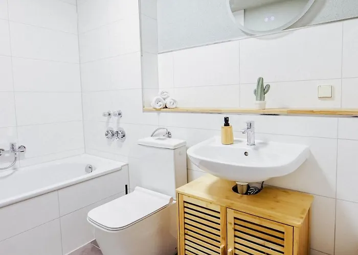 Moderne Mit Balkon Und Parkplatz - Salt * ナウムブルク